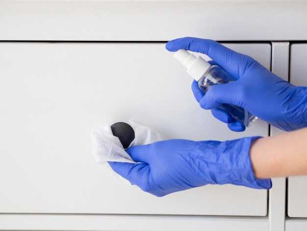 Правильные инструменты для мытья натяжных потолков